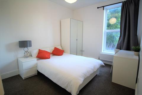 2 bedroom apartment to rent, Hyde Park Terrace, Leeds LS6 1BJ