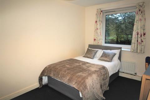 3 bedroom apartment to rent, 205 Clarendon Road, Leeds LS29DU