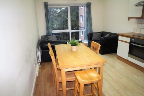 3 bedroom apartment to rent, 205 Clarendon Road, Leeds LS29DU