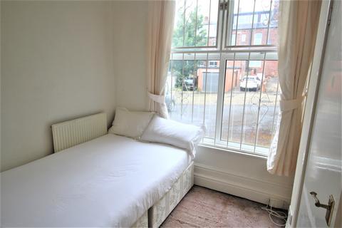 Studio to rent, Kelso Road, Leeds LS2 9PR