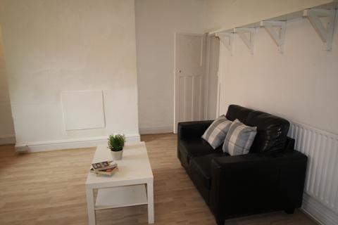 Studio to rent - Kensington Terrace, Leeds LS6 1BE