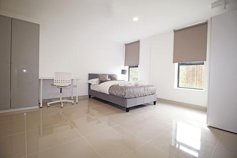3 bedroom apartment to rent - Samara Westmount, 59-61 Clarendon Road, Leeds LS2 9NZ