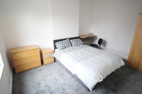 2 bedroom terraced house to rent - Pennington Grove, Leeds LS6 2JL