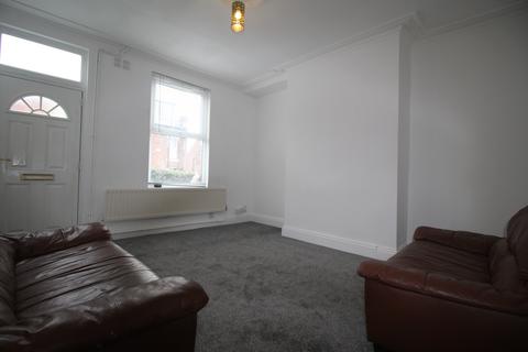 2 bedroom terraced house to rent, Pennington Grove, Leeds LS6 2JL