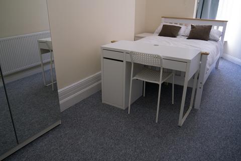 3 bedroom apartment to rent, Clarendon Place, Leeds LS2 9JN