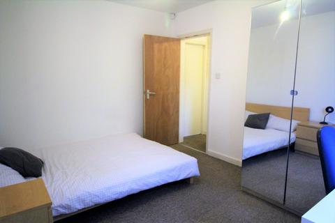 3 bedroom terraced house to rent, Belle Vue Road, Leeds, LS3 1HF