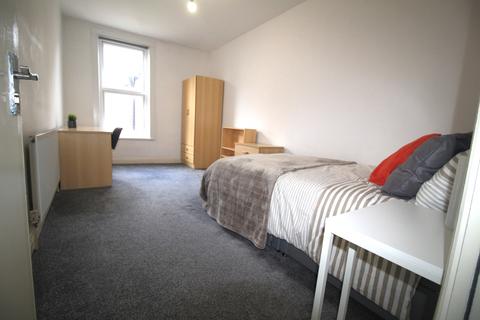 3 bedroom apartment to rent, Clarendon Place, Leeds LS2 9JN