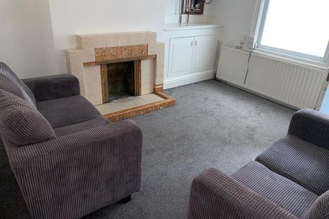 2 bedroom terraced house to rent, Beamsley Place, Leeds LS6 1JZ