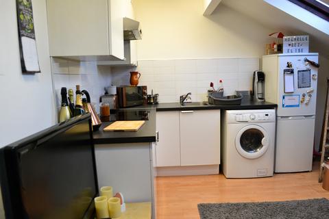 2 bedroom apartment to rent, KELSO ROAD, Leeds LS2 9PR