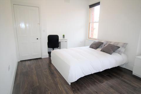 3 bedroom apartment to rent, Clarendon Road, Leeds LS2 9NZ