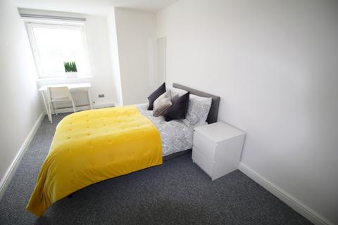 2 bedroom apartment to rent, 205 Clarendon Road, Leeds LS29DU