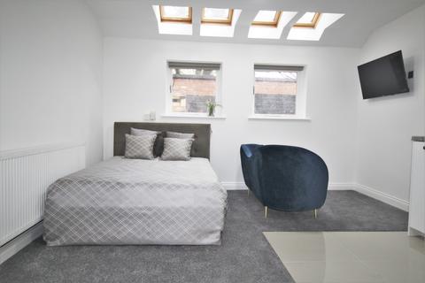 Studio to rent, 221 Woodhouse Street, Leeds LS22UZ