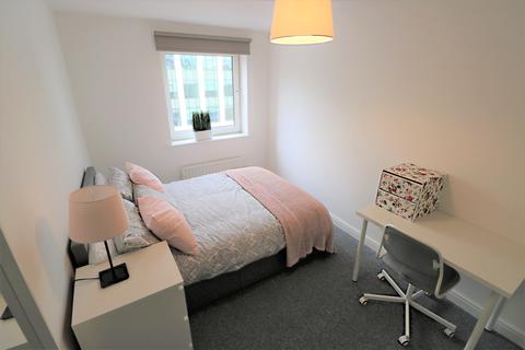 3 bedroom apartment to rent - 205 Clarendon Road, Leeds LS29DU