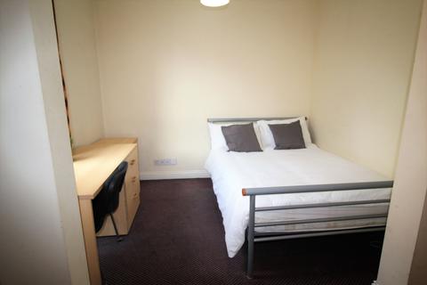 3 bedroom apartment to rent, Clarendon Place, Leeds LS2 9JN