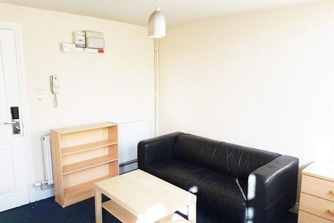 Studio to rent, 221 Woodhouse Street, Leeds LS6 2UZ