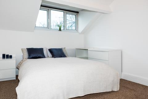 3 bedroom apartment to rent, Winstanley Terrace, Leeds LS6 1DS