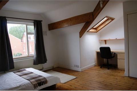 2 bedroom terraced house to rent, Harold Street, Leeds LS6 1PL