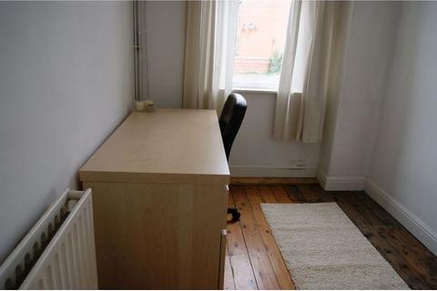 2 bedroom terraced house to rent, Harold Street, Leeds LS6 1PL