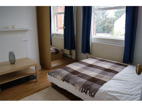 House in Leeds, Hyde Park - View 3