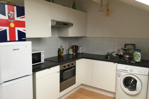 2 bedroom apartment to rent, Kelso Road, leeds LS2 9PR