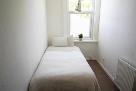 2 bedroom apartment to rent, Kelso Road, Leeds LS2 9PR