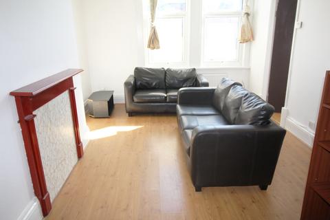 2 bedroom apartment to rent, Kelso Road, Leeds LS2 9PR