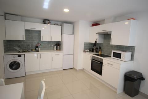 3 bedroom flat to rent, Flat 15, Samara Plaza, Room 3, 205 Clarendon Road, LS2 9DU