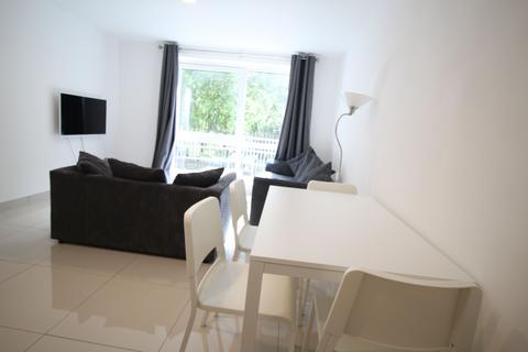 3 bedroom flat to rent, Flat 15, Samara Plaza, Room 3, 205 Clarendon Road, LS2 9DU