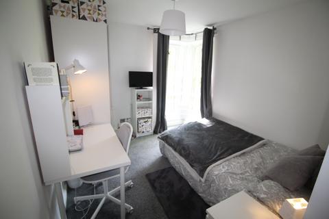 3 bedroom flat to rent, Flat 15, Samara Plaza, Room 3, 205 Clarendon Road, LS2 9DU