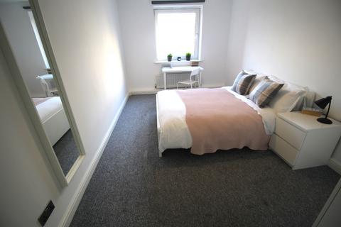 3 bedroom apartment to rent, 205 Clarendon Road, Leeds LS29DU