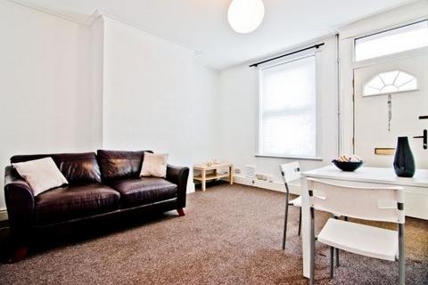 2 bedroom house to rent, 20 Harold Walk, LS6 1PS