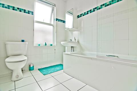 2 bedroom house to rent, 20 Harold Walk, LS6 1PS