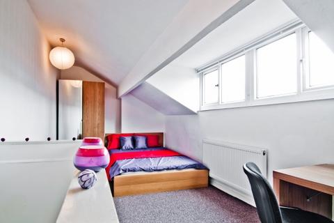 2 bedroom terraced house to rent, Harold Mount, Leeds LS6 1PW