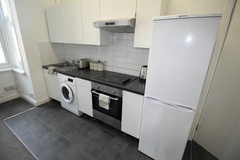 2 bedroom apartment to rent, Kelso Road, Leeds LS2 9PR