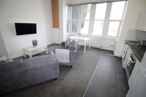 2 bedroom apartment to rent, Kelso Road, Leeds LS2 9PR