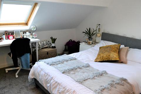 2 bedroom apartment to rent, Otley Road, Leeds LS6 3PX