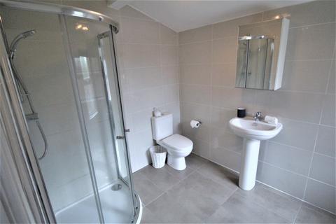 2 bedroom apartment to rent, 27 Kelso Road, Leeds LS29PR