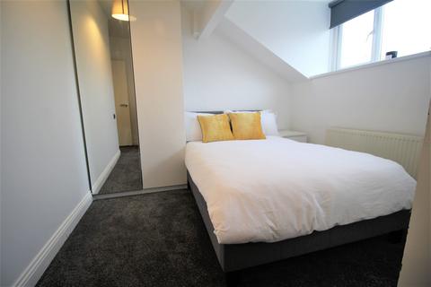 3 bedroom apartment to rent, Clarendon Place, Leeds LS2 9JN