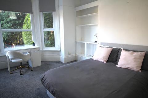 2 bedroom apartment to rent, 7 Kelso Road, Leeds LS2 9PR