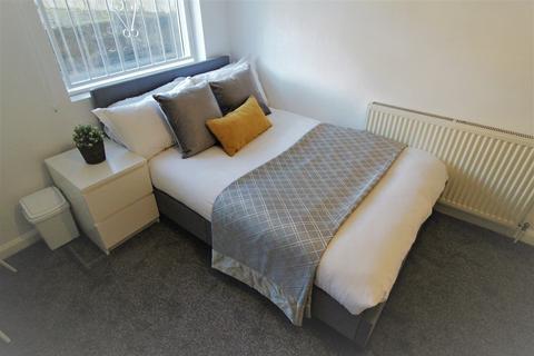 2 bedroom apartment to rent, Kelso Road, Leeds LS2 9PR