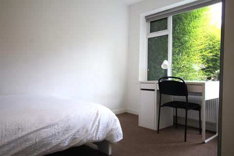 3 bedroom terraced house to rent - 42 Kelso Gardens, Leeds LS2 9PS
