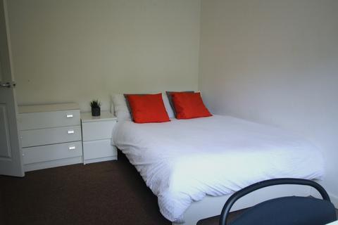 3 bedroom terraced house to rent - 42 Kelso Gardens, Leeds LS2 9PS