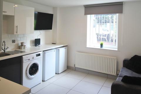 2 bedroom flat to rent, Flat 82, 205 Clarendon Road, Leeds, LS2 9DU