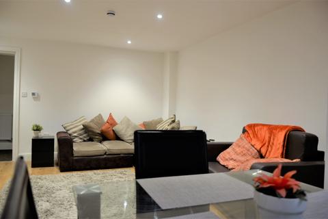 3 bedroom apartment to rent, 3  Winstanley Terrace, Leeds LS6 1DS