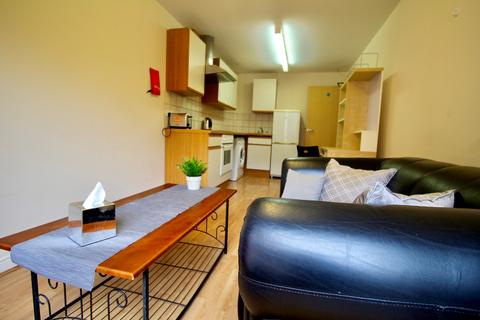 2 bedroom apartment to rent, 205 Clarendon Road, Leeds LS29DU