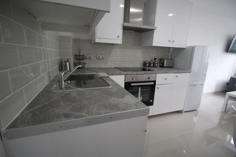 2 bedroom flat to rent, Flat 43, 205 Clarendon Road, Leeds, LS2 9DU