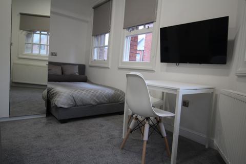 Studio to rent, 221 Woodhouse Street, Leeds LS6 2UZ