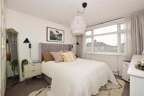 5 Knowle Avenue, Bexleyheath, DA7 5LP