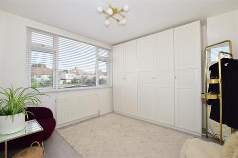 5 Knowle Avenue, Bexleyheath, DA7 5LP