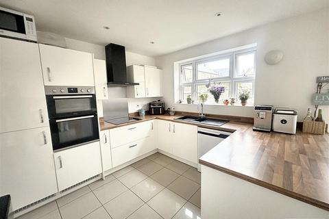 11 Ferryman Way, Exeter, EX2 7PU